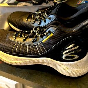 Curry basketball shoes